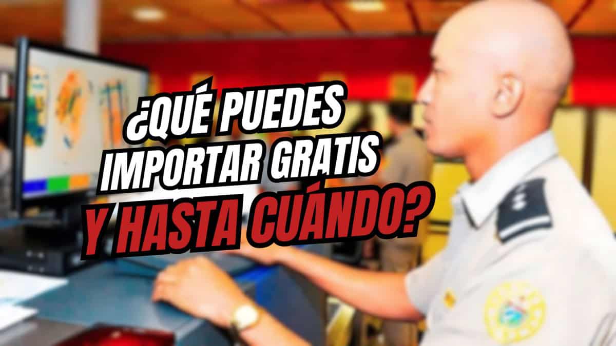 Oficial de aduanas en Cuba revisando importaciones en un escáner. Exención de impuestos permite traer productos sin aranceles hasta 2025.