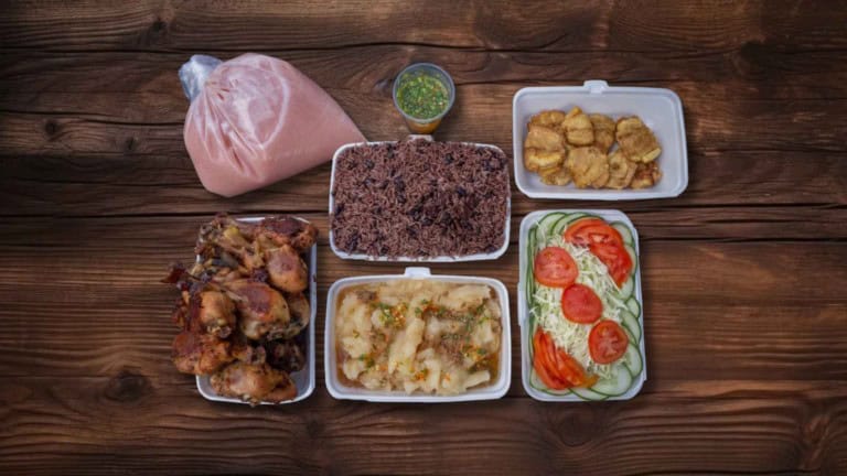 Combo de Cena Cubana para 5 Personas: Pollo Asado al Carbón, Arroz Moro y Más con Envío a Cuba