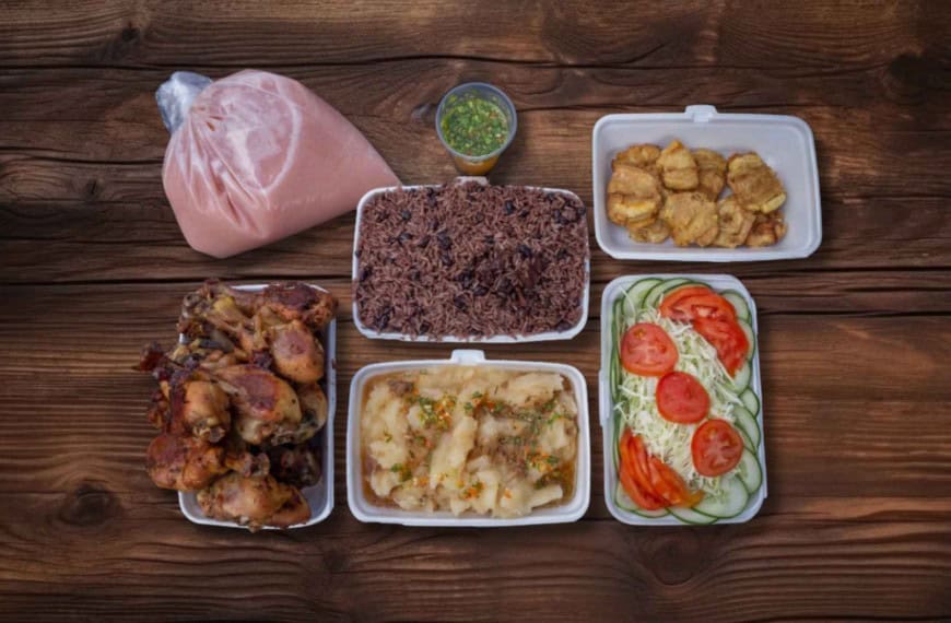 Combo de Cena Cubana para 5 Personas: Pollo Asado al Carbón, Arroz Moro y Más con Envío a Cuba